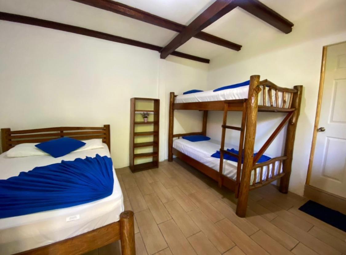 Casa De La Iguana Hostel Lívingston Екстериор снимка